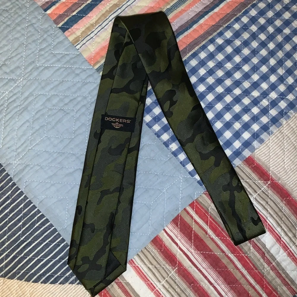 Dockers kids tie - green camo